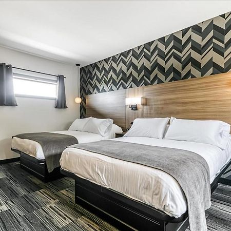 Manitoulin Motel Little Current Экстерьер фото