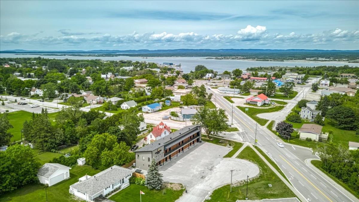 Manitoulin Motel Little Current Экстерьер фото