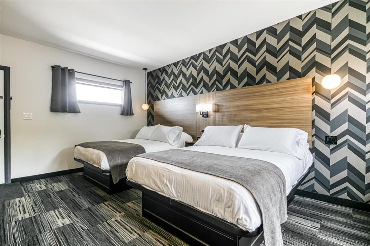 Manitoulin Motel Little Current Экстерьер фото