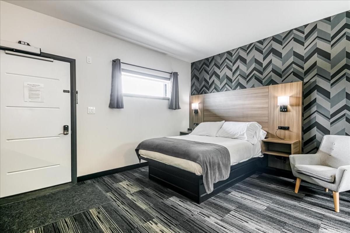Manitoulin Motel Little Current Экстерьер фото
