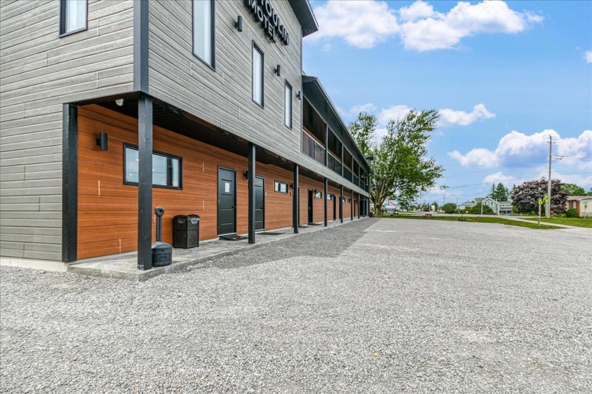 Manitoulin Motel Little Current Экстерьер фото